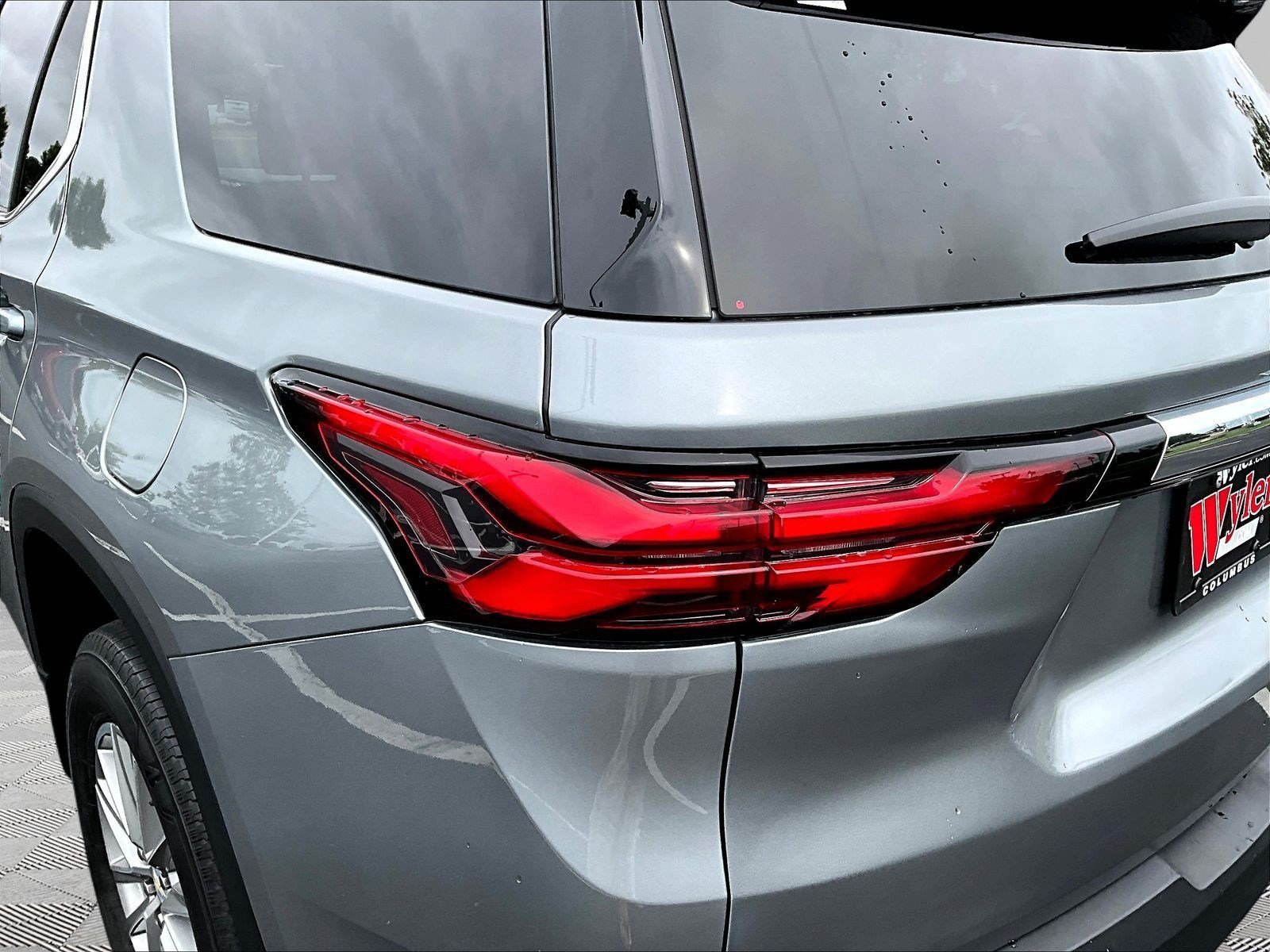 Used 2023 Chevrolet Traverse LT FWD image 23
