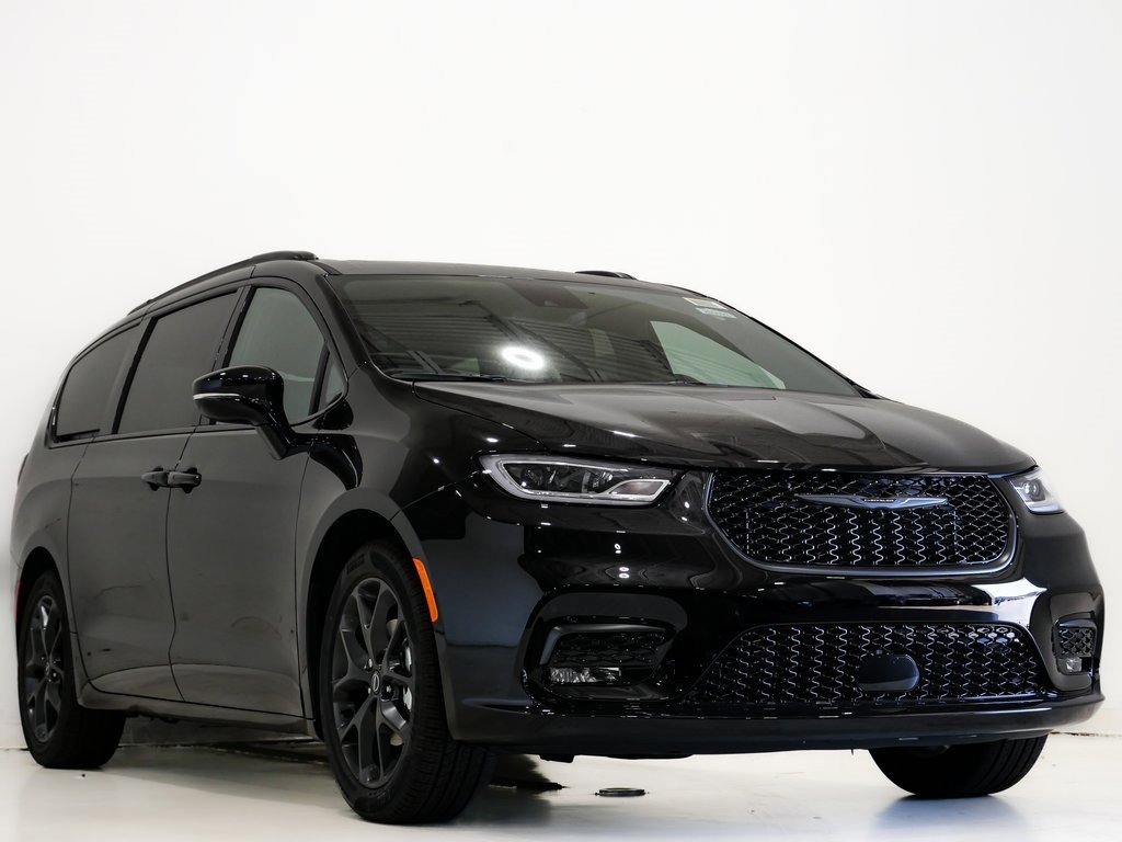 New 2026 Chrysler Pacifica Select image 1
