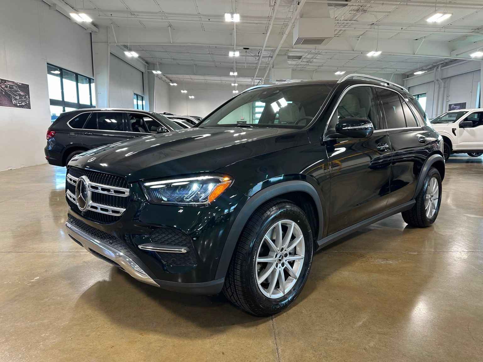 Used 2024 Mercedes-Benz GLE 450e 4MATIC image 3