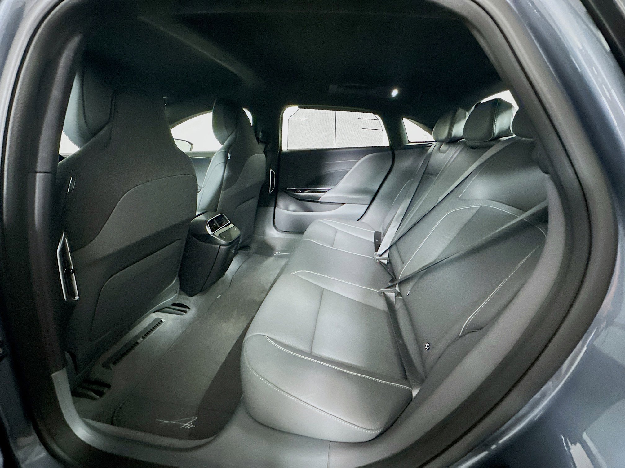 Used 2024 Lucid Air Touring AWD/4WD image 27