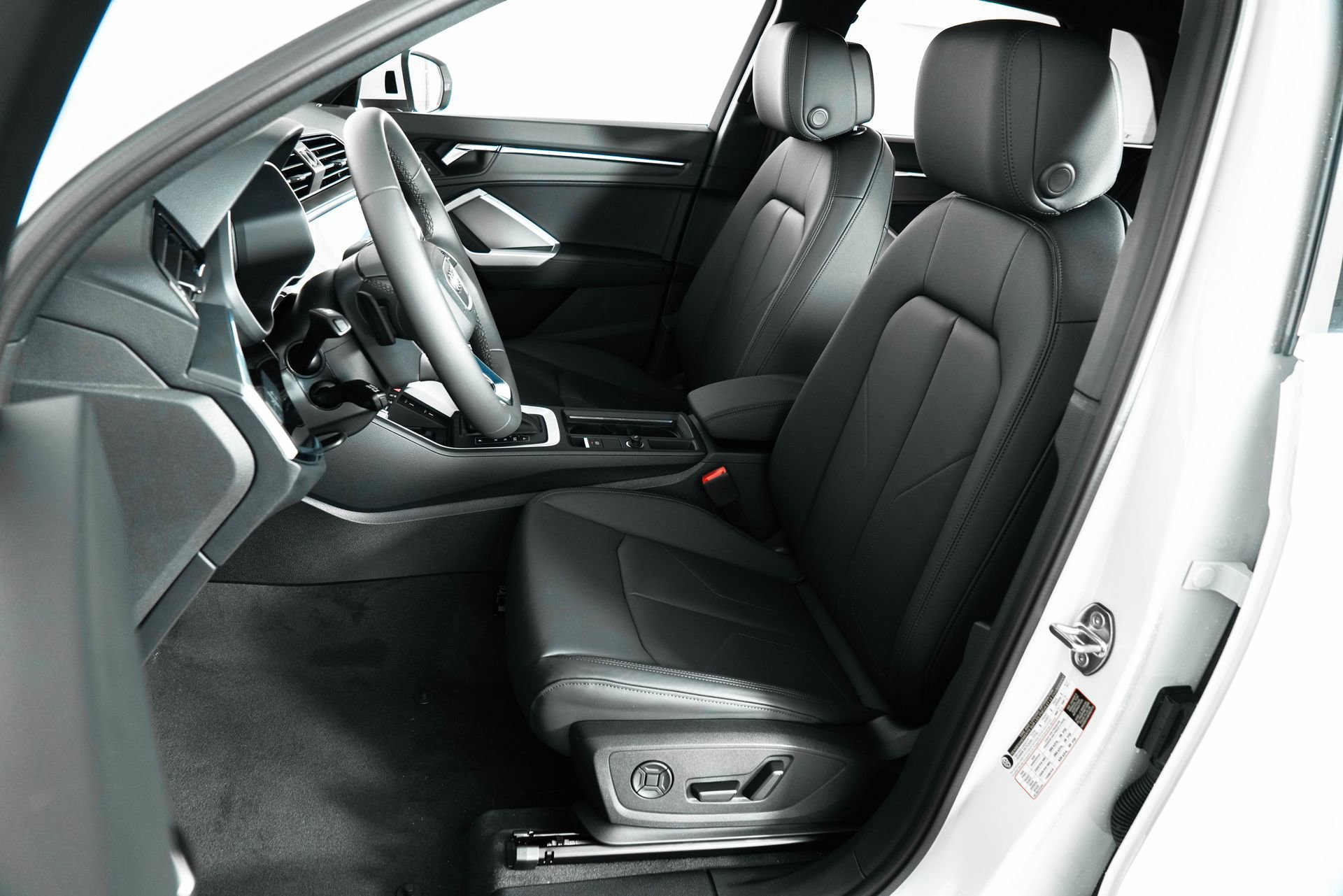 New 2025 Audi Q3 2.0T Premium image 17