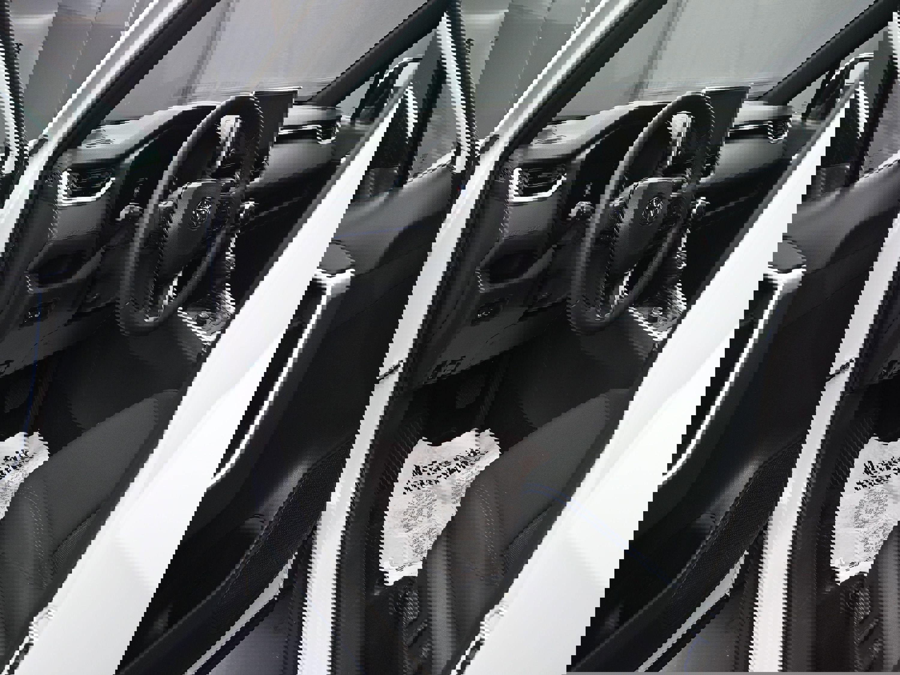 Used 2023 Toyota RAV4 SE image 9