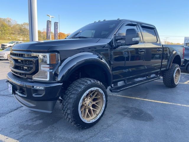 Used 2022 Ford F250 Lariat w/ Black Appearance Package image 3