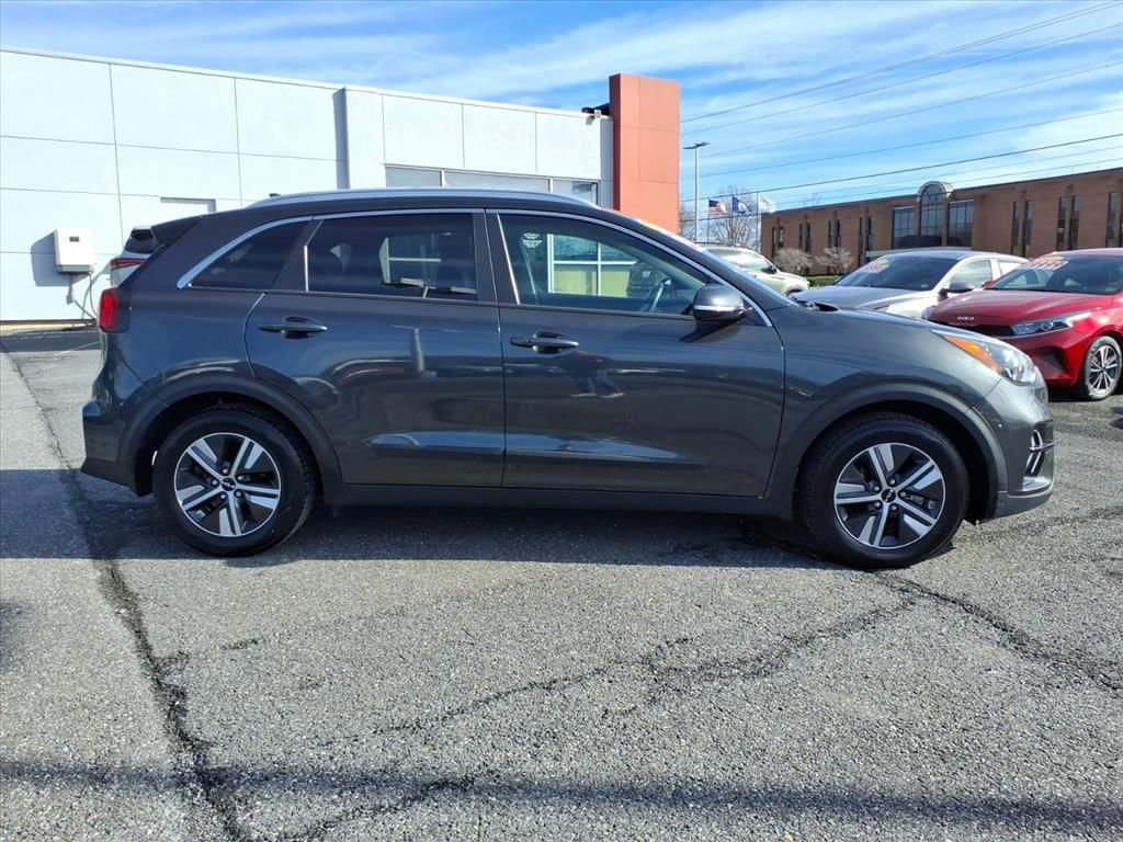 Used 2022 Kia Niro EX image 3