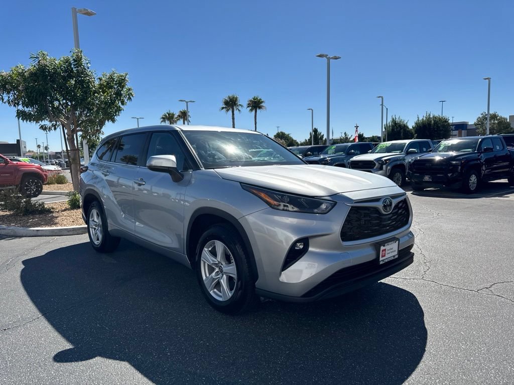 Certified 2025 Toyota Highlander LE FWD image 4