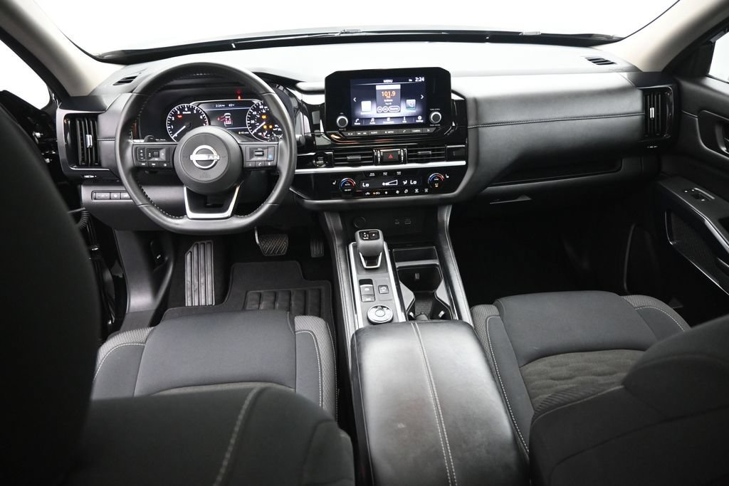 Used 2025 Nissan Pathfinder SV w/ SV Premium Package AWD/4WD image 24
