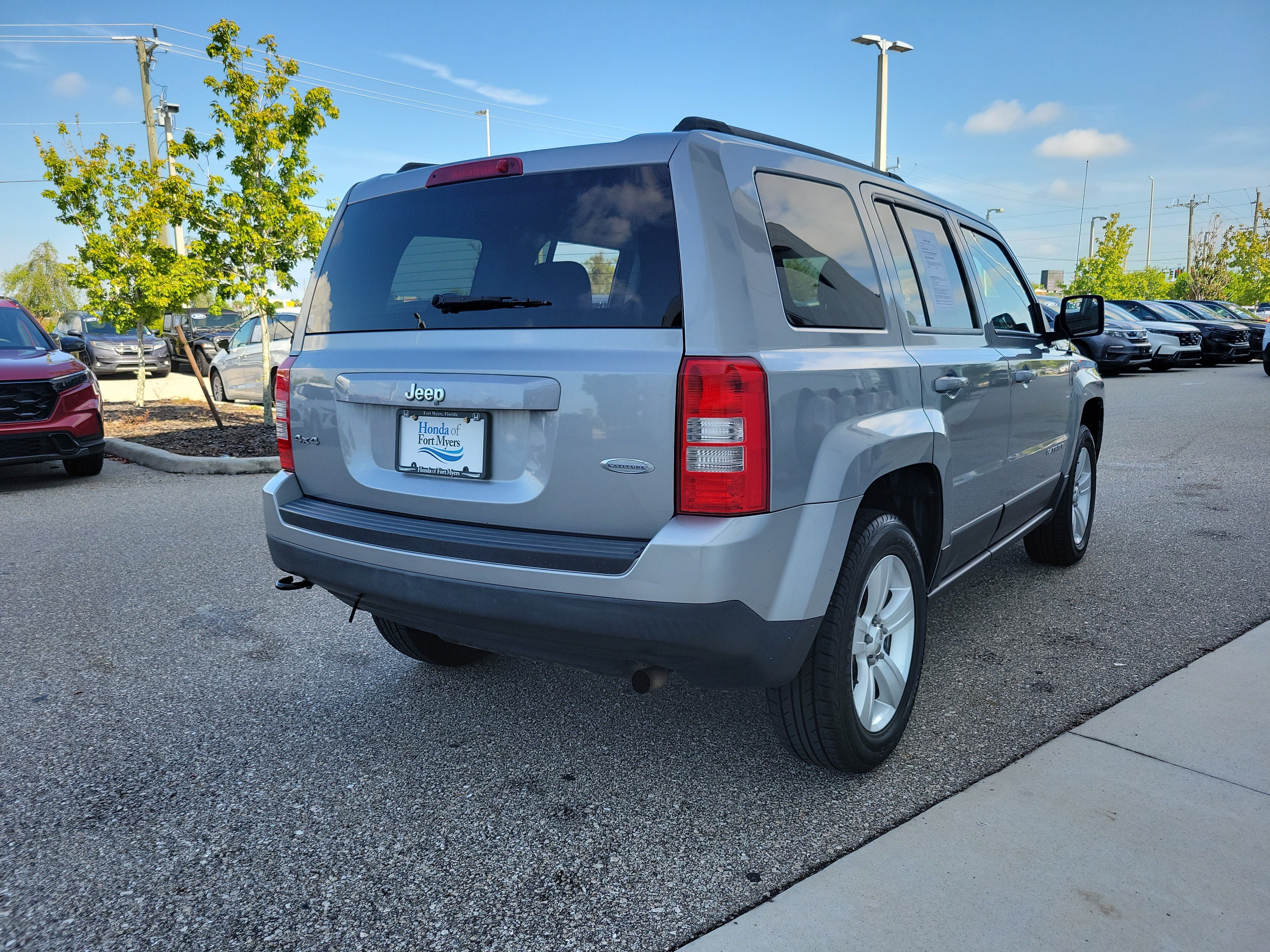 Used 2014 Jeep Patriot Latitude w/ All Weather Capability Group AWD/4WD image 6