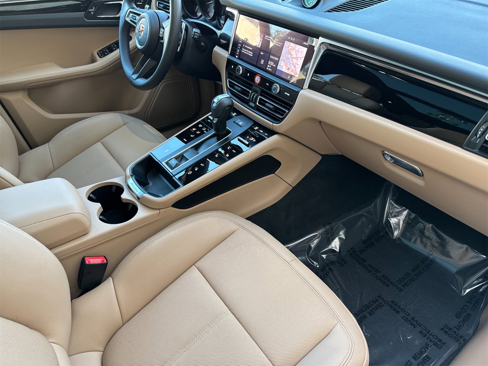 Used 2025 Porsche Macan image 18