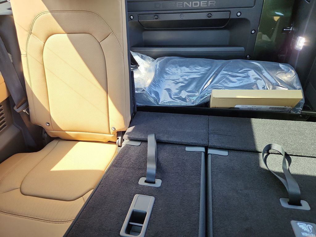 New 2026 Land Rover Defender 130 X-Dynamic SE image 27