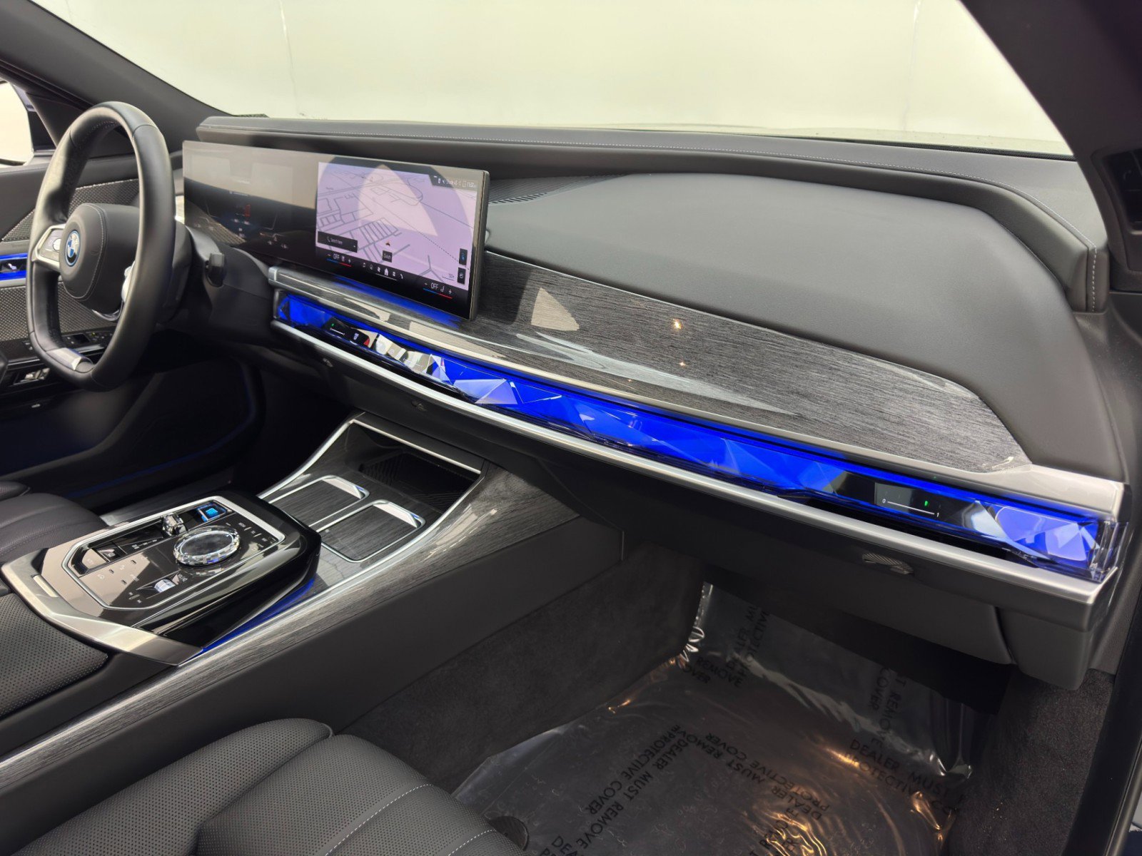 Used 2024 BMW i7 eDrive50 w/ Premium Package image 15