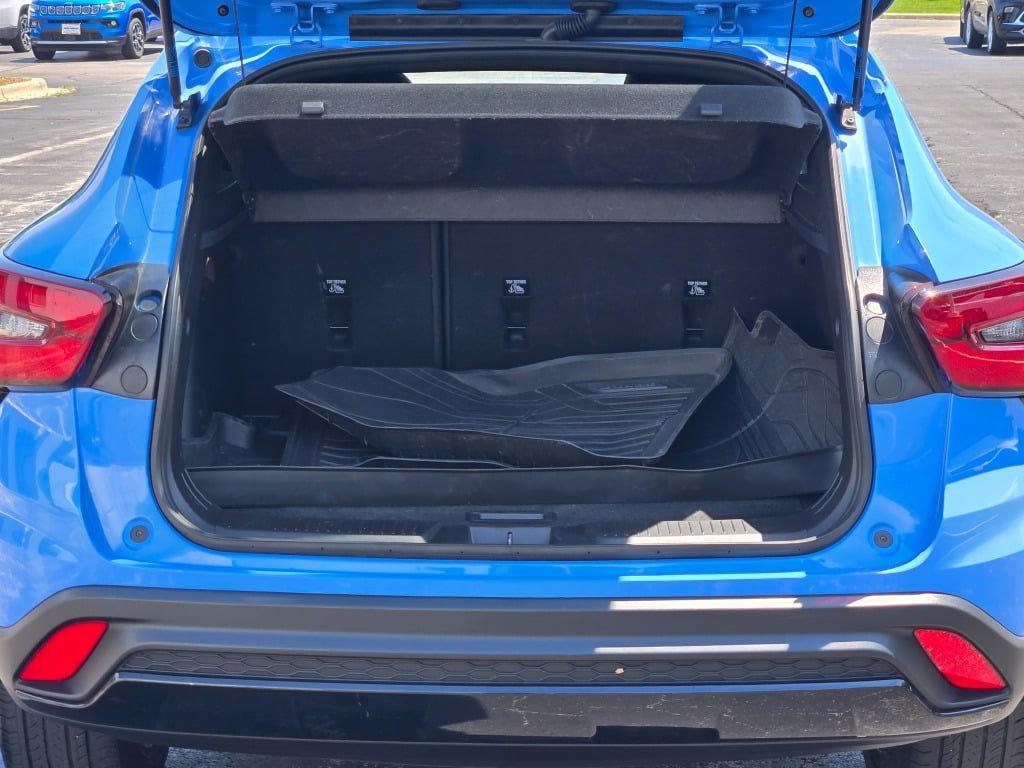 Certified 2024 Chevrolet Trax RS w/ Sunroof Package FWD image 13