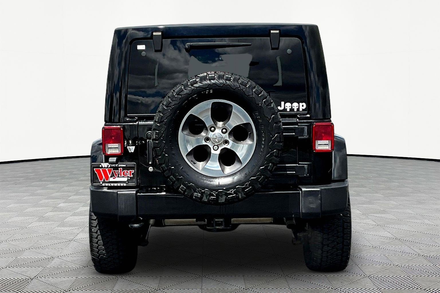 Used 2017 Jeep Wrangler Unlimited Sahara w/ Connectivity Group AWD/4WD image 5