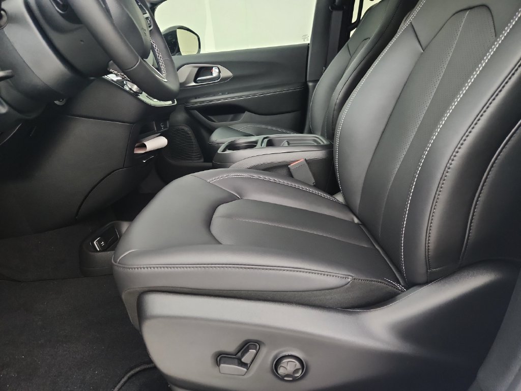 New 2027 Chrysler Pacifica LX FWD image 19