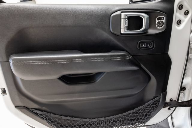 Used 2018 Jeep Wrangler Unlimited Sahara AWD/4WD image 8