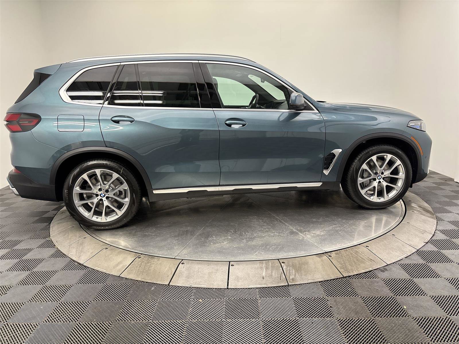 New 2026 BMW X5 xDrive50e w/ Climate Comfort Package image 17