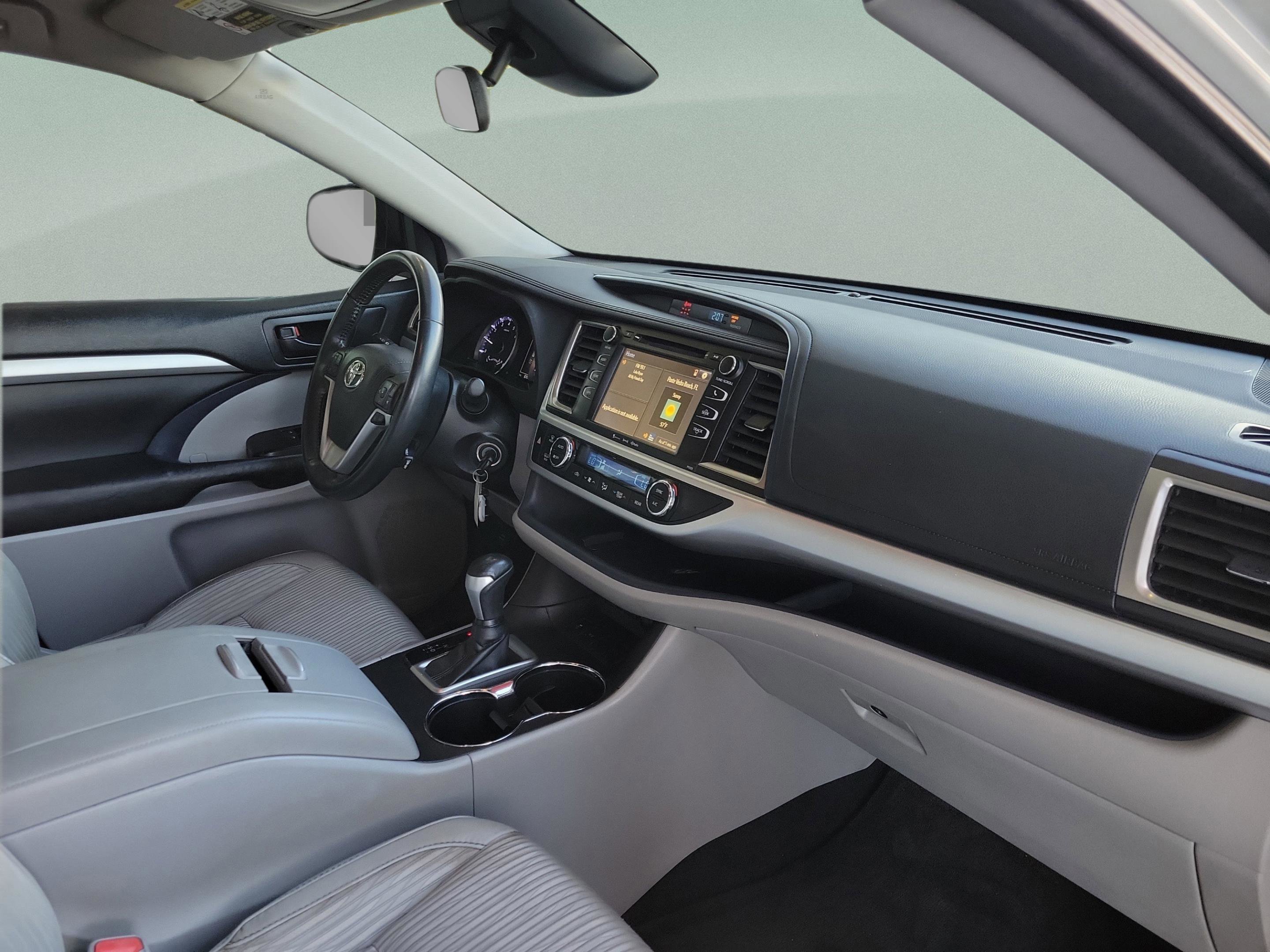 Used 2018 Toyota Highlander LE image 8