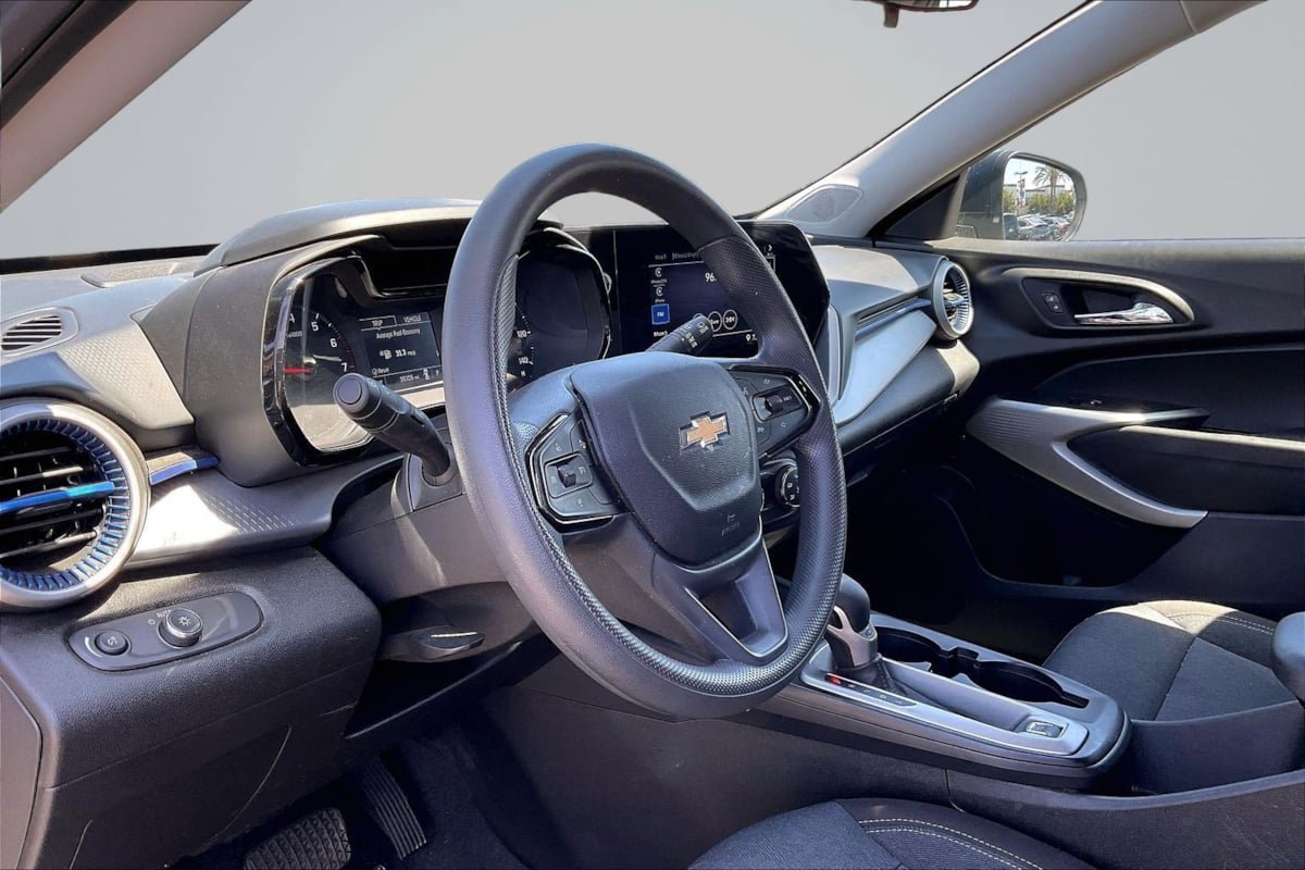 Used 2025 Chevrolet Trax LS FWD image 14