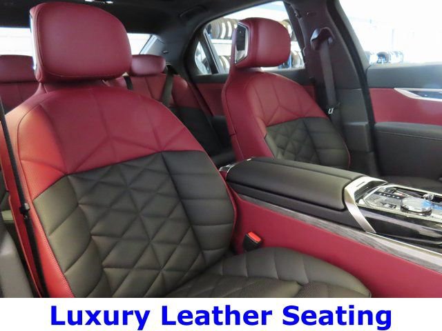 Used 2025 BMW 740i image 7