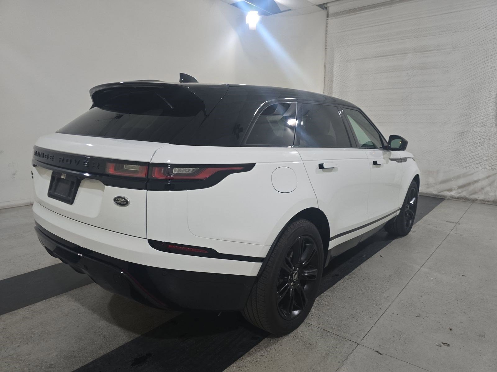 Used 2021 Land Rover Range Rover Velar R-Dynamic S image 6