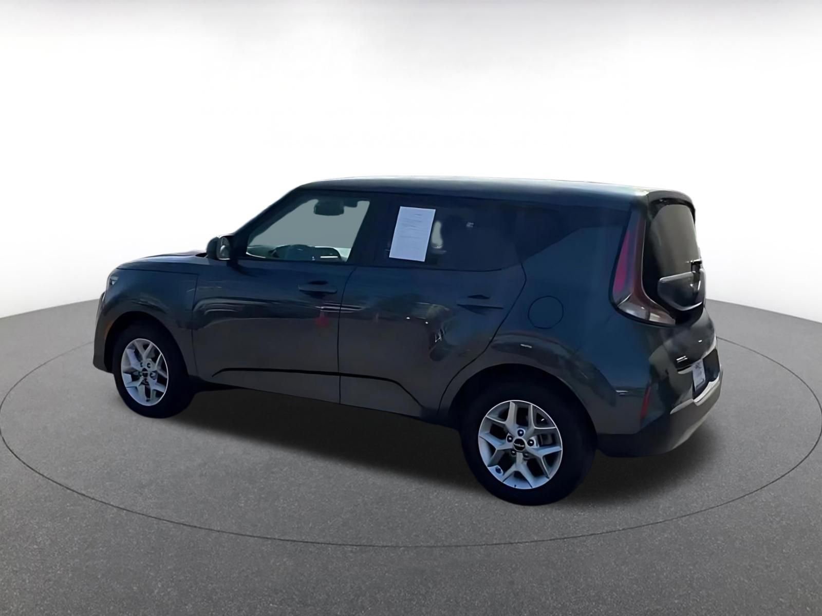 Used 2025 Kia Soul LX w/ LX Technology Package image 11