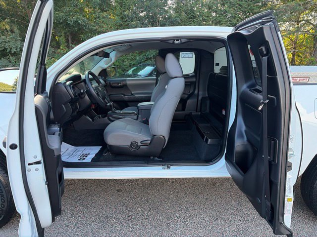 Used 2021 Toyota Tacoma SR AWD/4WD image 15