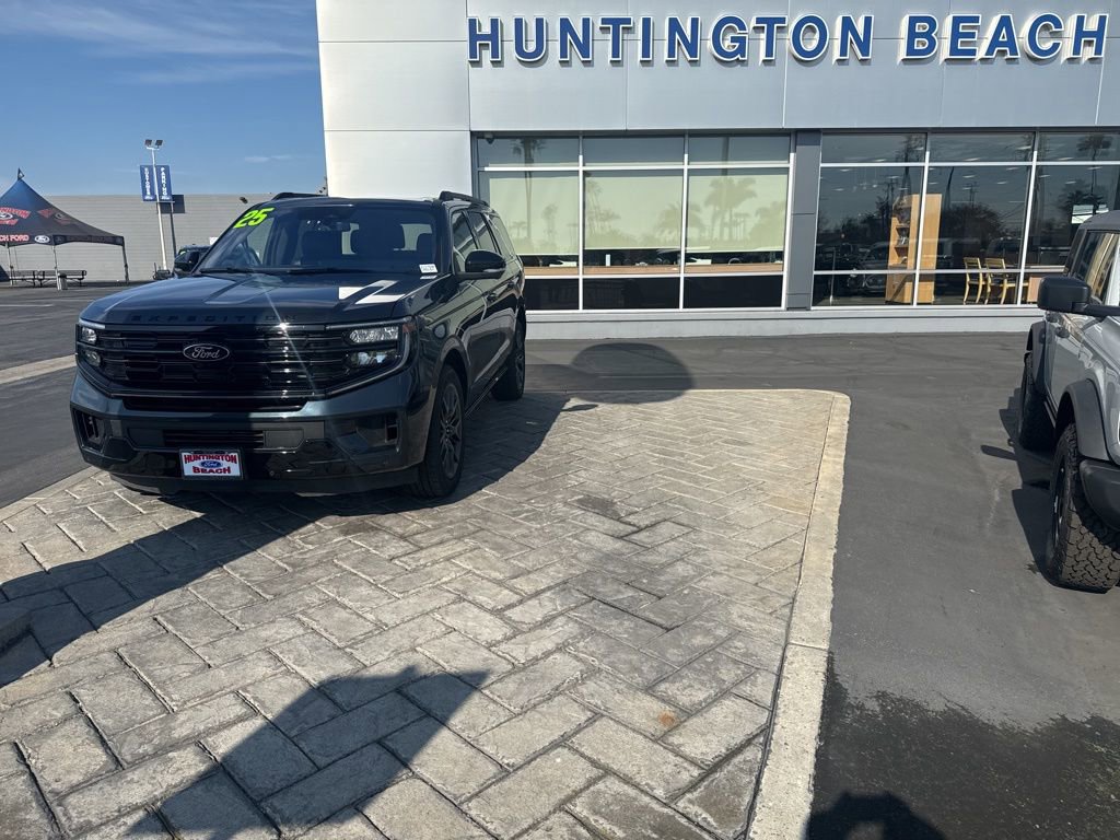 Used 2025 Ford Expedition Platinum w/ Stealth Performance Package image 30