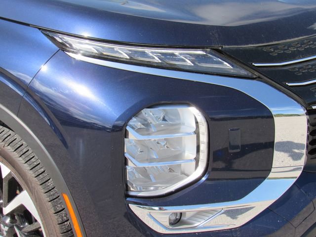 Used 2023 Mitsubishi Outlander SE image 10