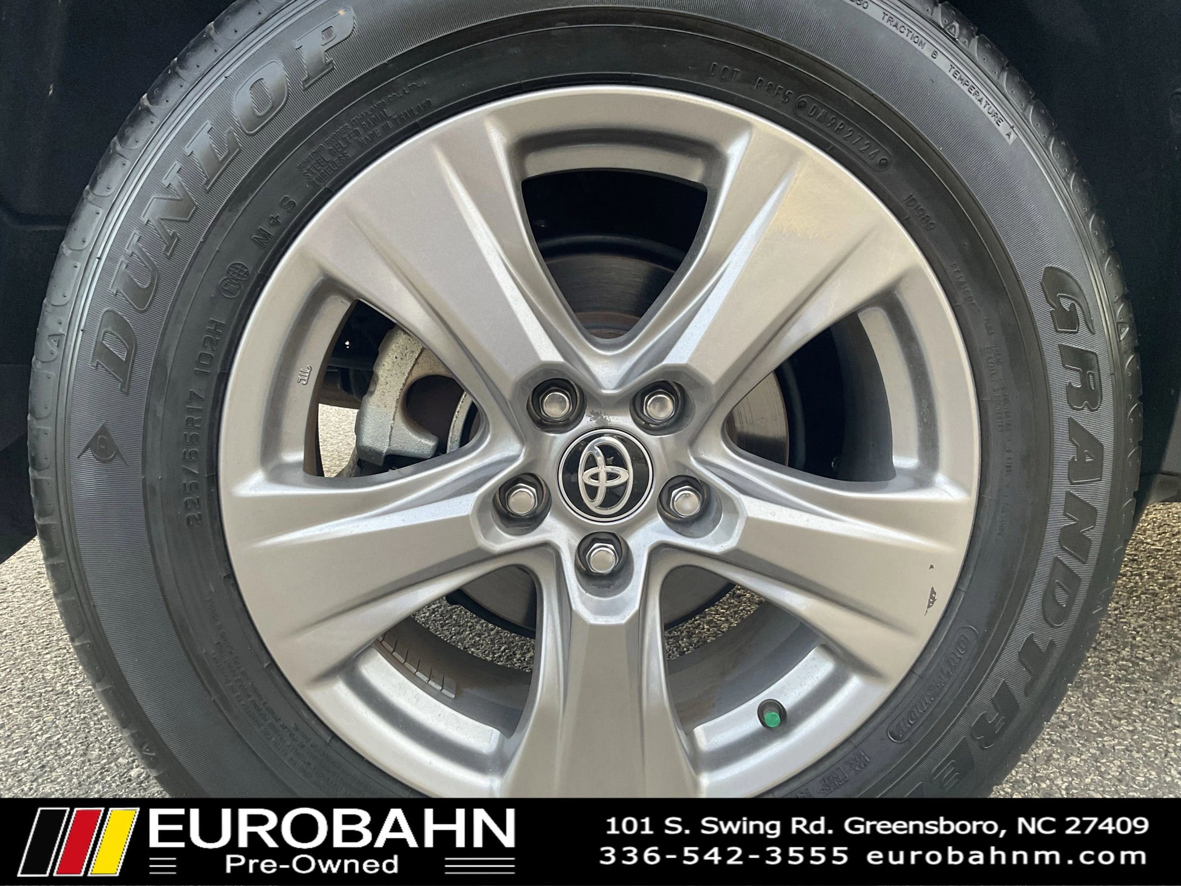 Used 2024 Toyota RAV4 XLE w/ Convenience Package FWD image 30