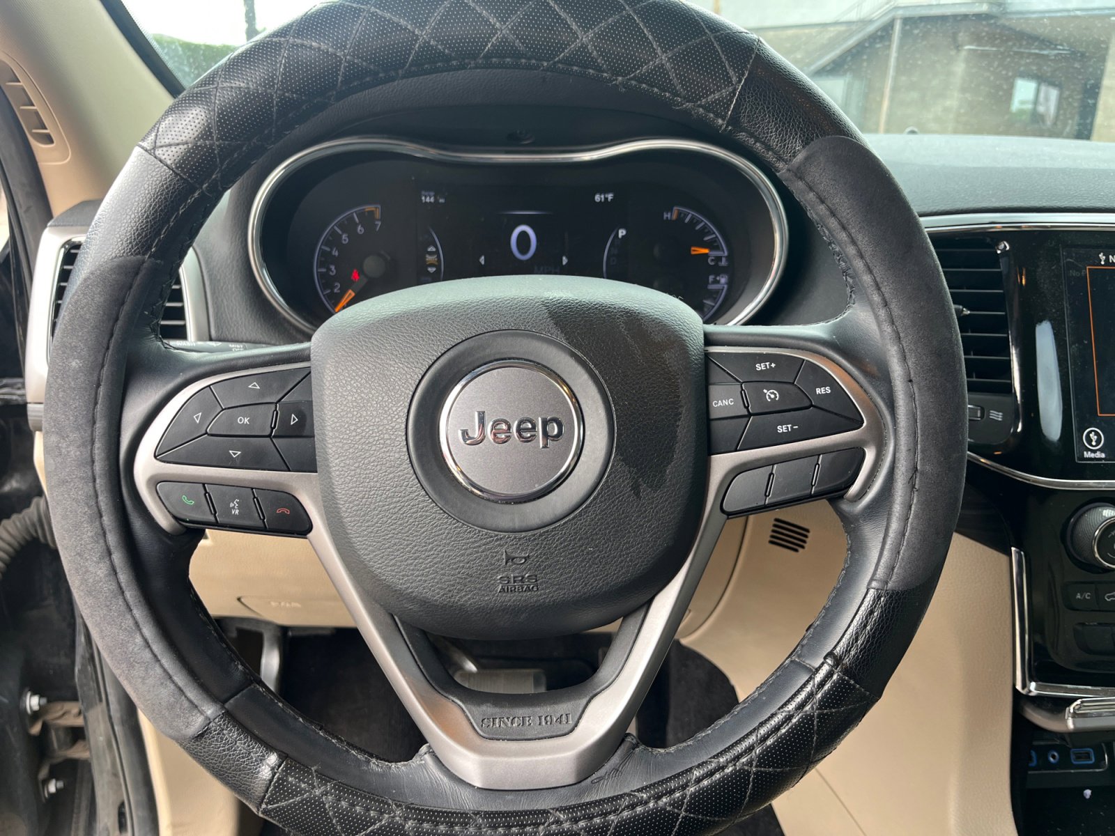 Certified 2022 Jeep Grand Cherokee Laredo E image 9