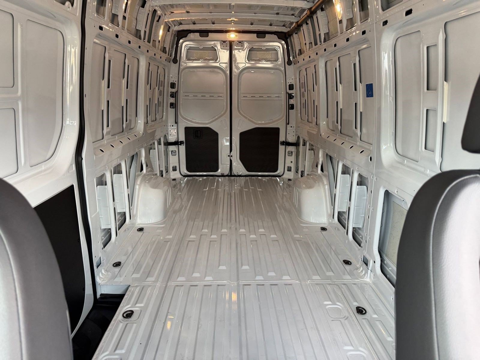 New 2025 Mercedes-Benz Sprinter 2500 image 25