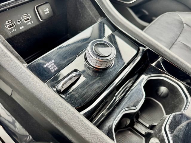 Used 2022 Jeep Grand Cherokee Limited image 23