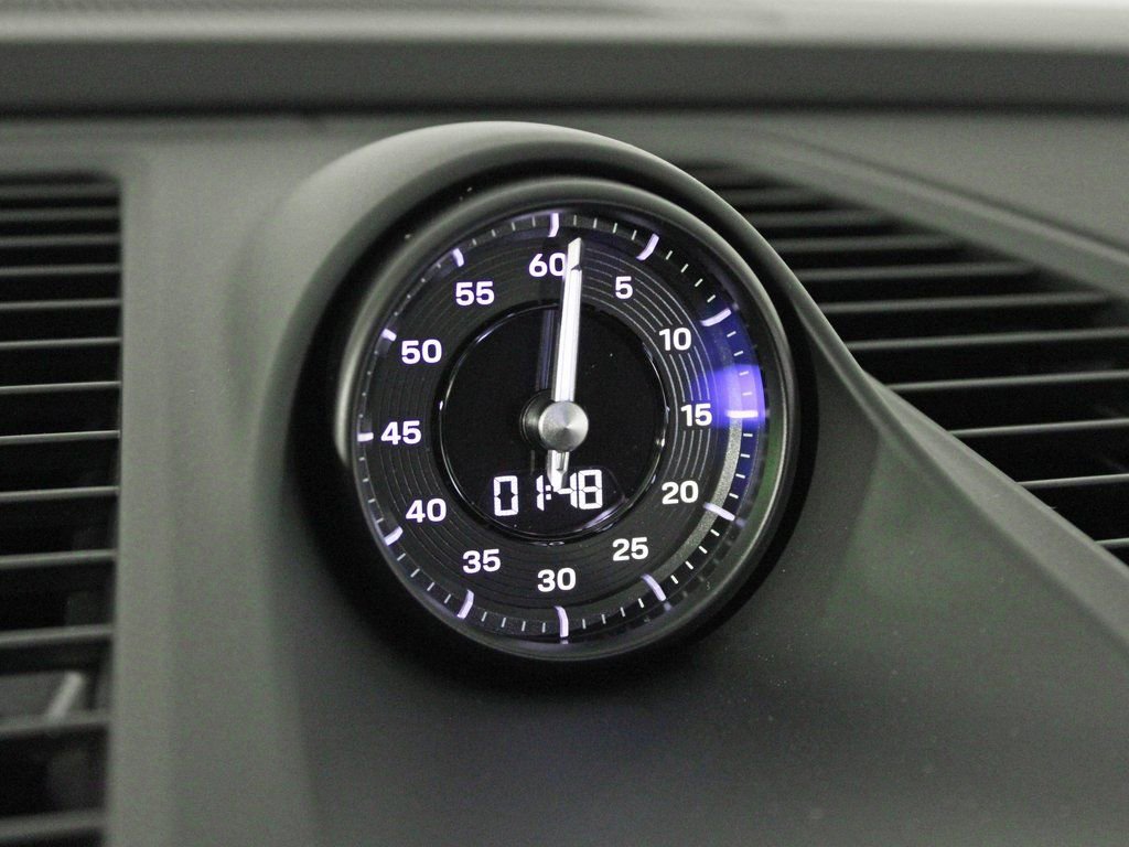 Certified 2025 Porsche Macan 4 Electric image 29