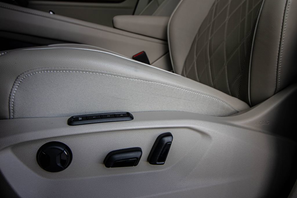 Used 2024 Volkswagen Atlas SEL Premium R-Line image 29