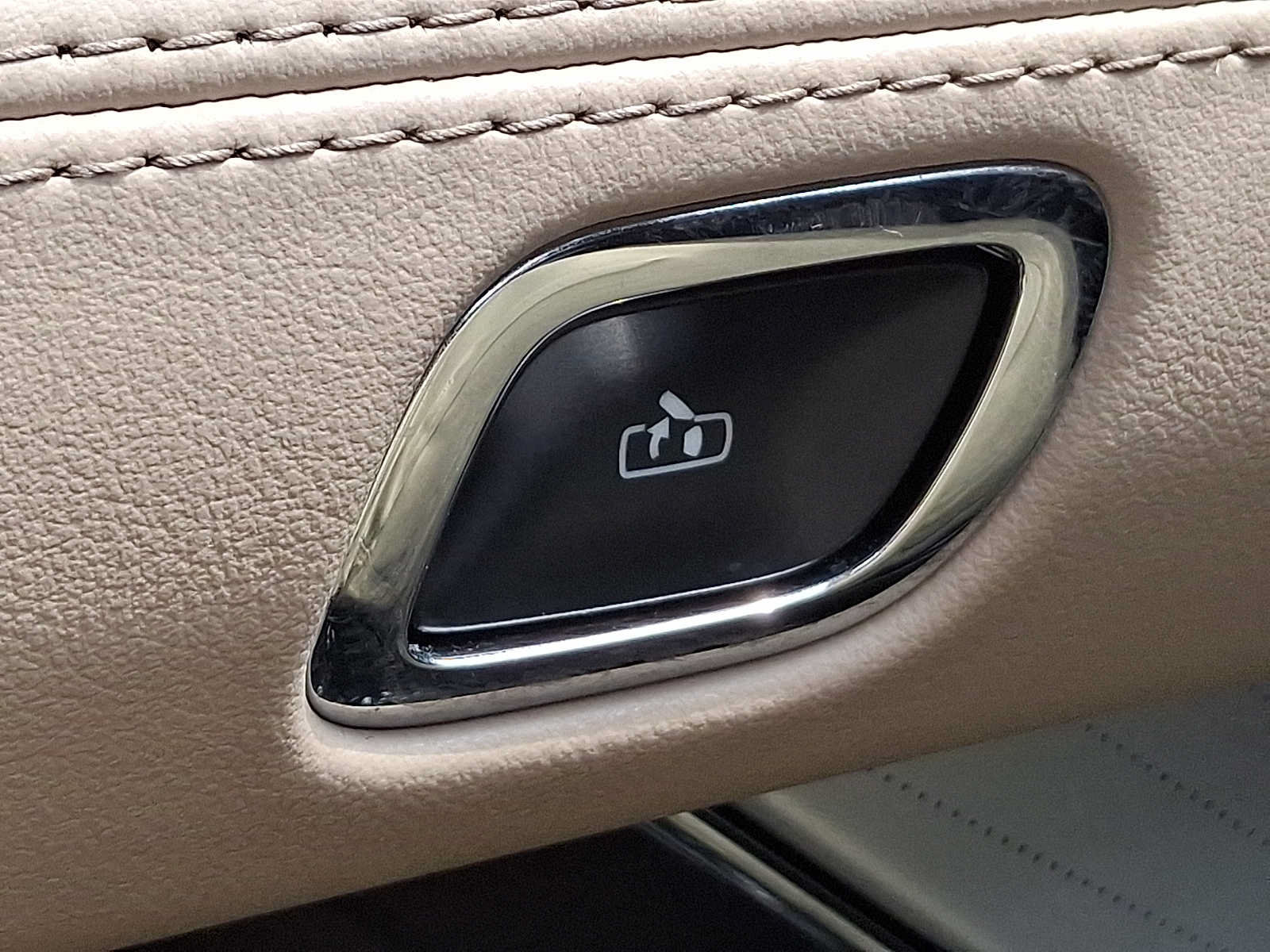 Used 2022 Lincoln Aviator Reserve AWD/4WD image 27