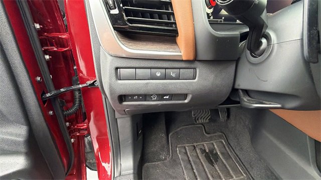 Used 2025 Nissan Rogue Platinum w/ Tech Package image 30