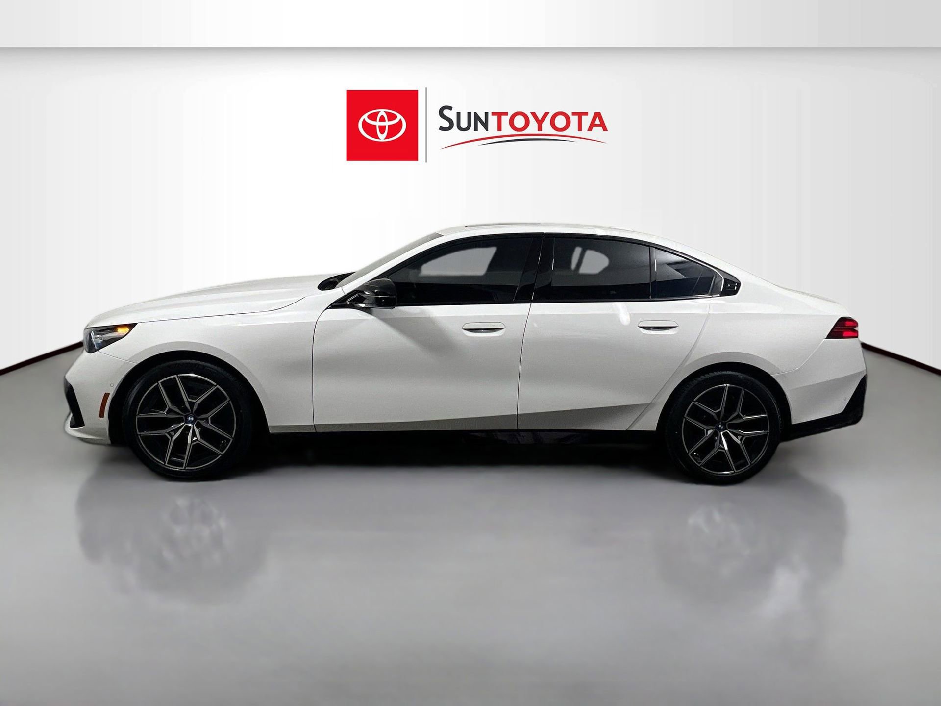 Certified 2024 BMW i5 M60 w/ Premium Package image 7