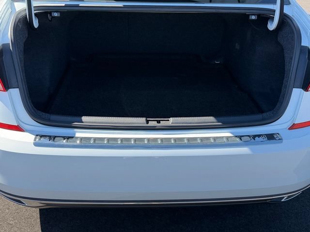 Used 2022 Volkswagen Passat 2.0T SE FWD image 4