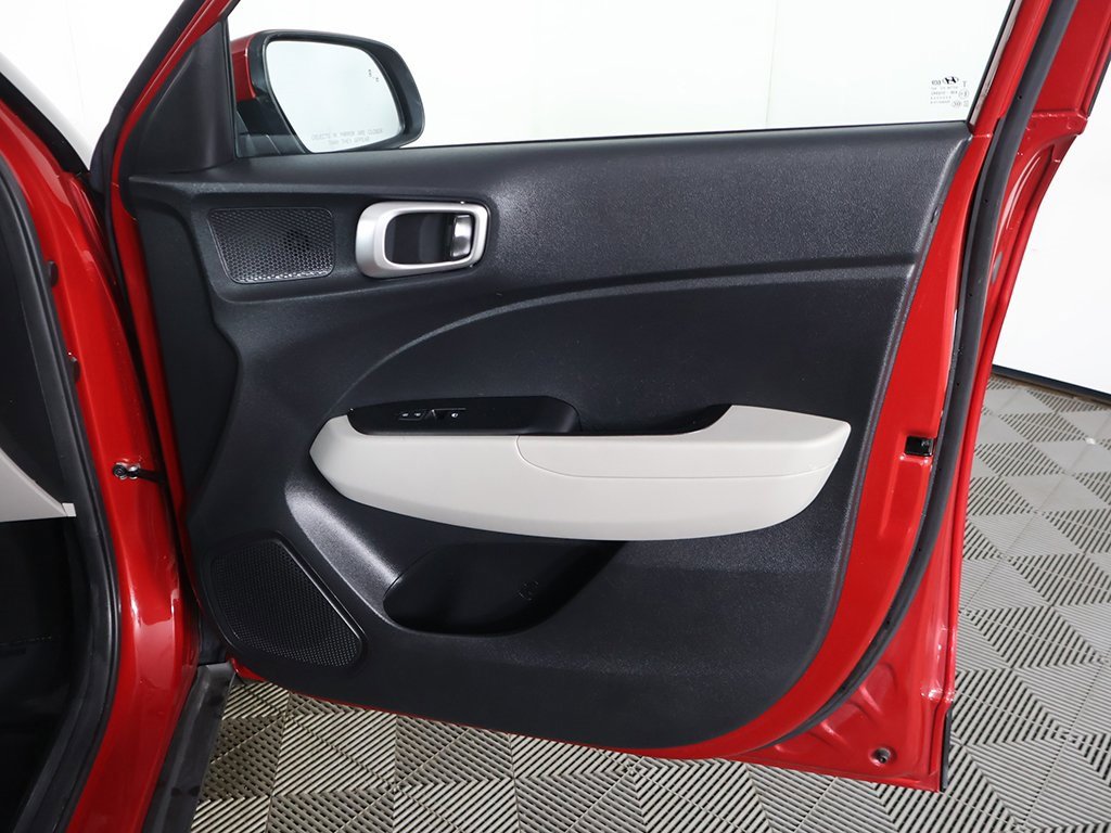 Used 2023 Hyundai Venue SEL image 20