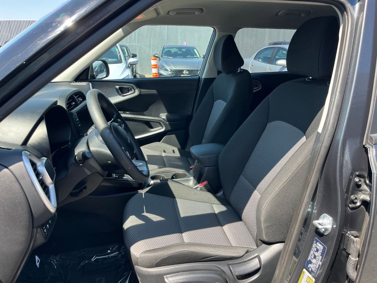 Used 2025 Kia Soul LX w/ LX Technology Package FWD image 34