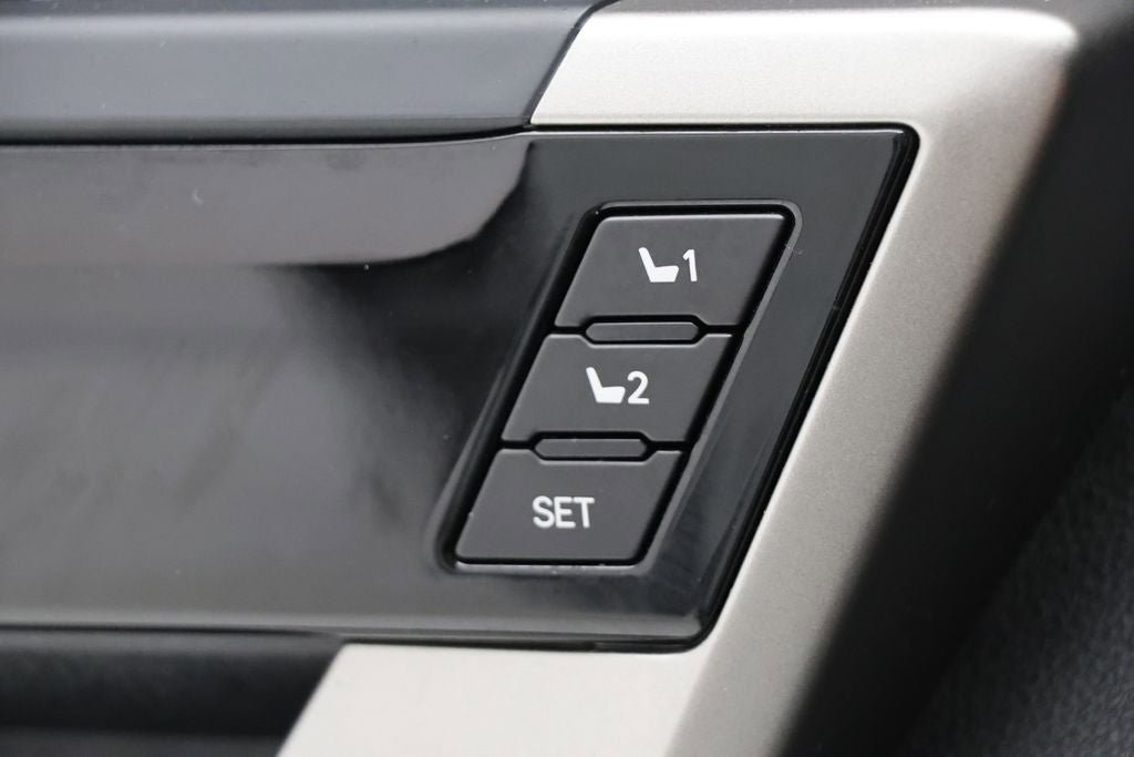 Used 2025 Toyota Sequoia Limited AWD/4WD image 31