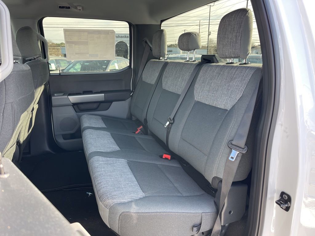 New 2026 Ford F250 XLT w/ FX4 Off-Road Package image 17