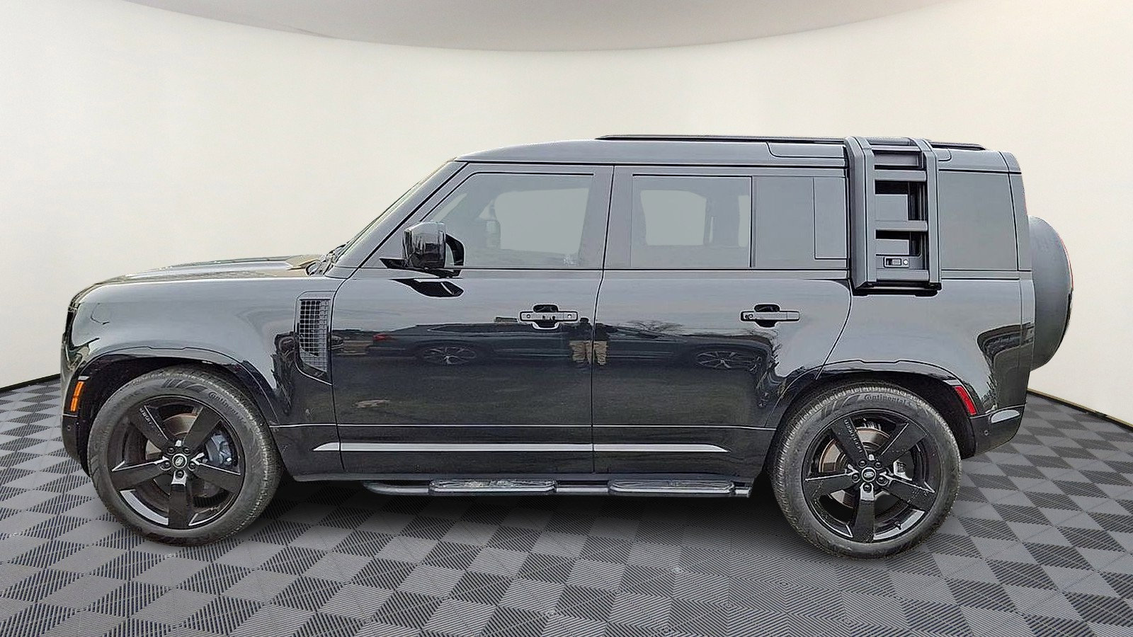 Certified 2025 Land Rover Defender 110 X-Dynamic SE image 5