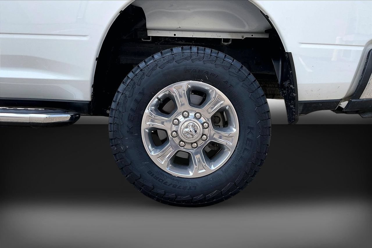 Used 2025 RAM 2500 Big Horn AWD/4WD image 35