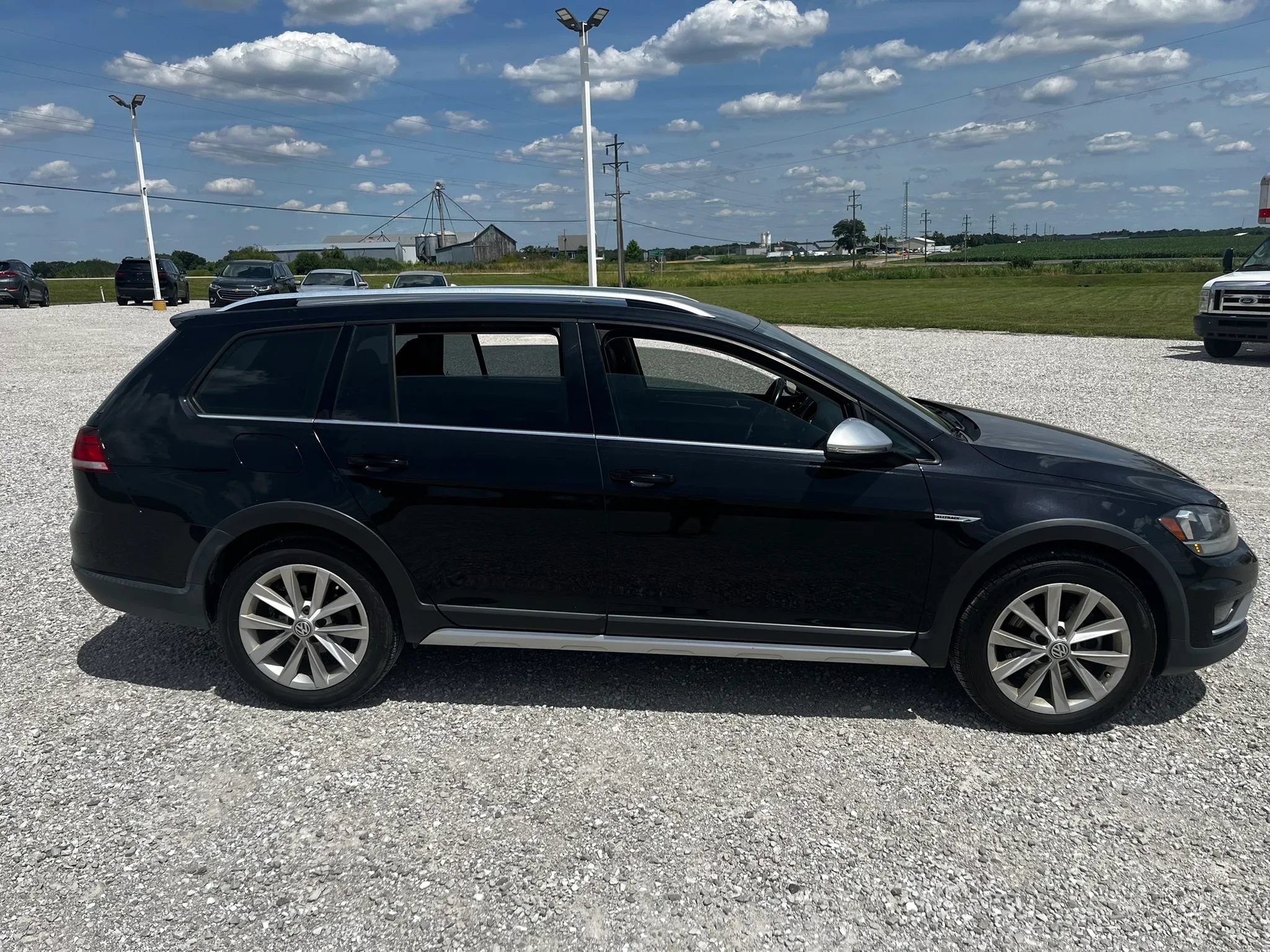 Used 2019 Volkswagen Golf Alltrack S AWD/4WD image 2