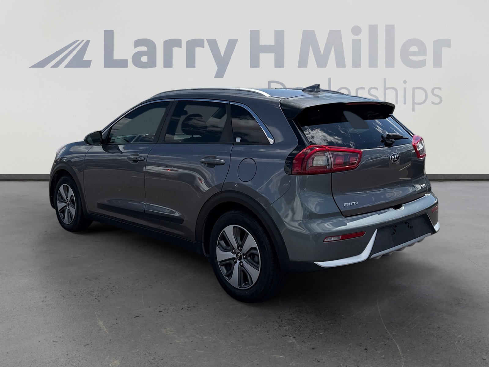 Used 2018 Kia Niro LX image 3