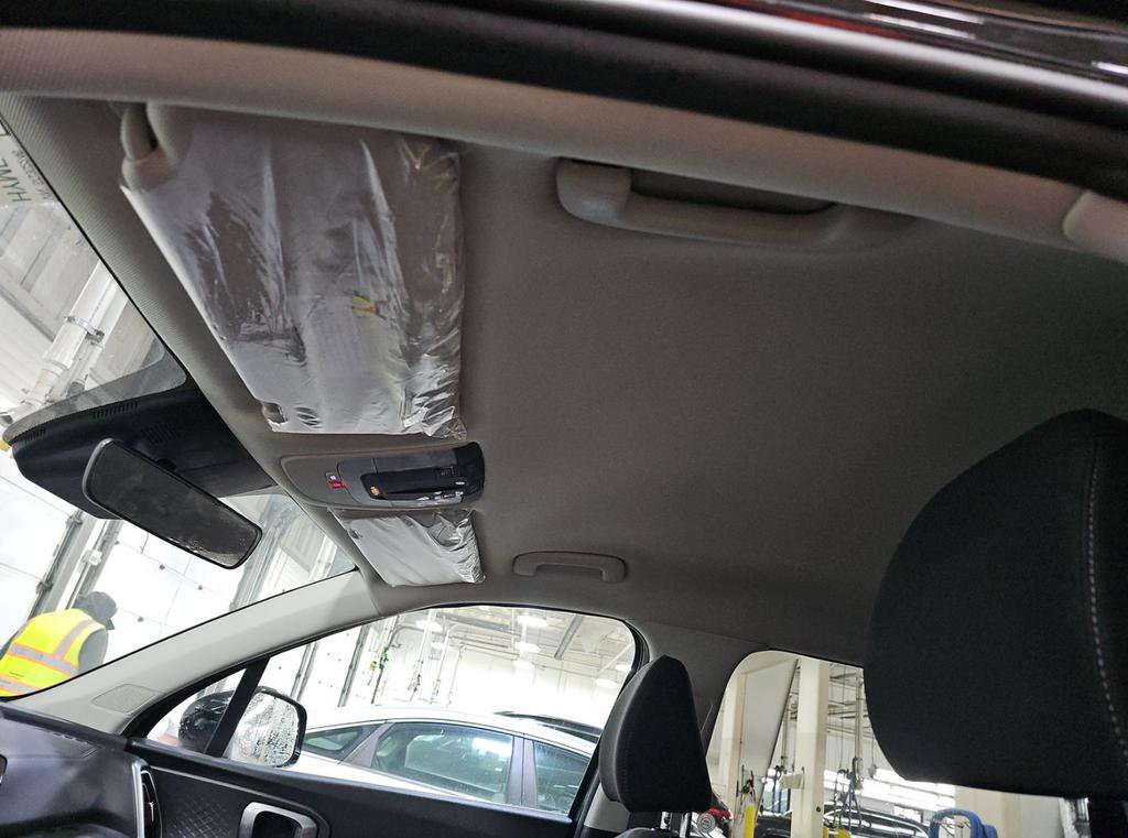 Used 2025 Kia Sorento LX image 14