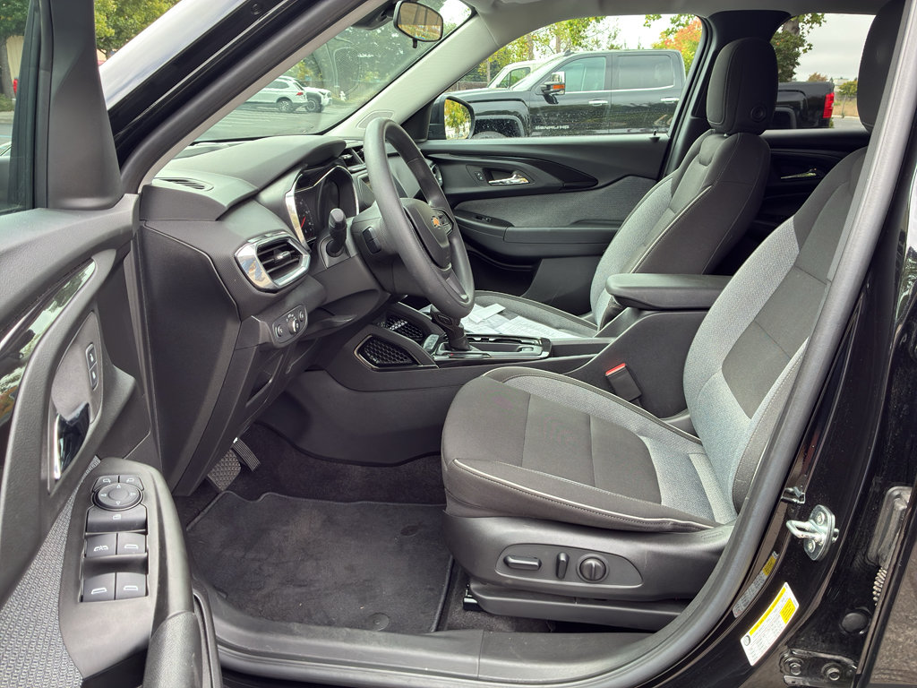 Used 2023 Chevrolet TrailBlazer LT FWD image 17