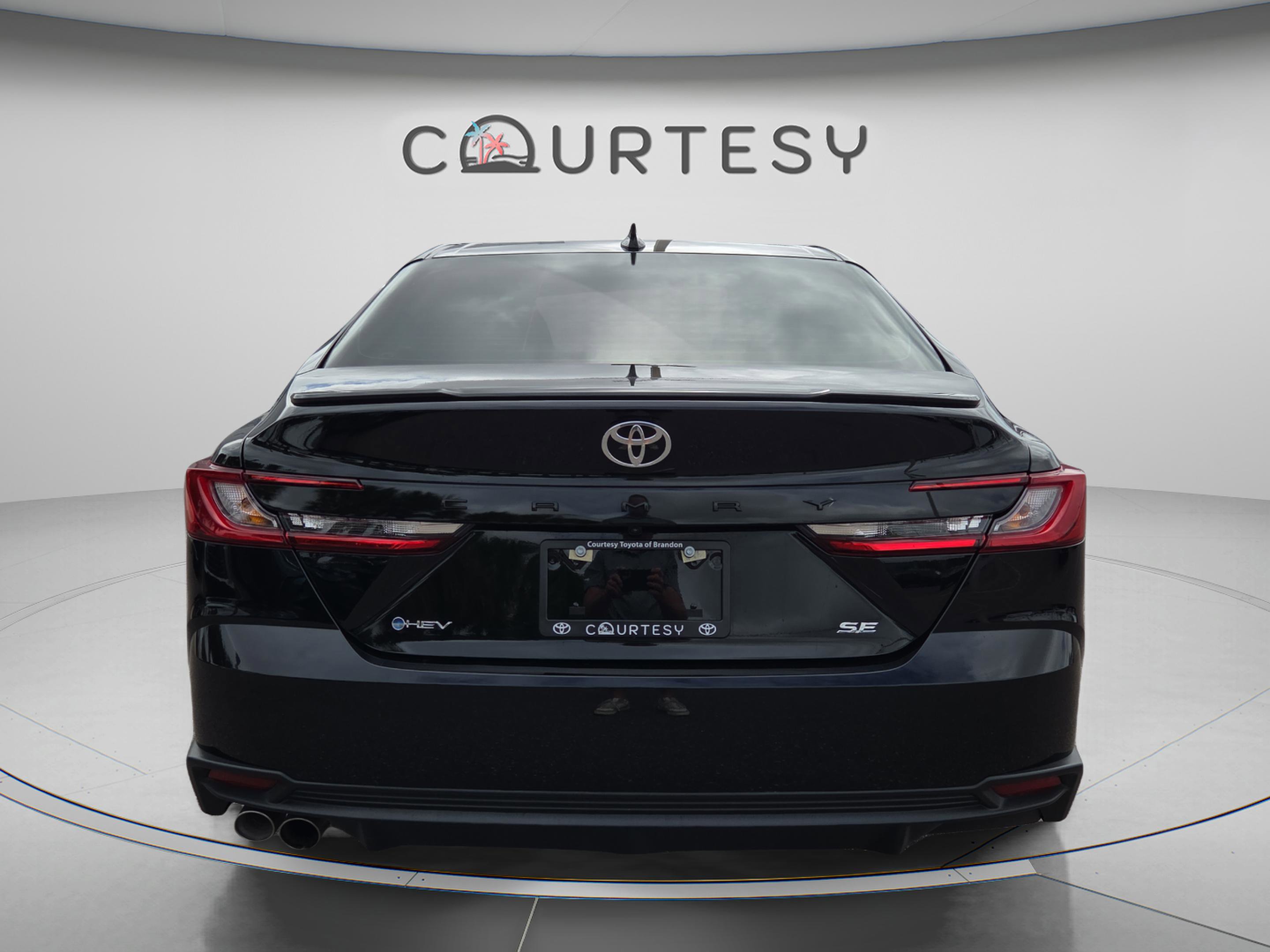 Used 2025 Toyota Camry SE FWD image 4
