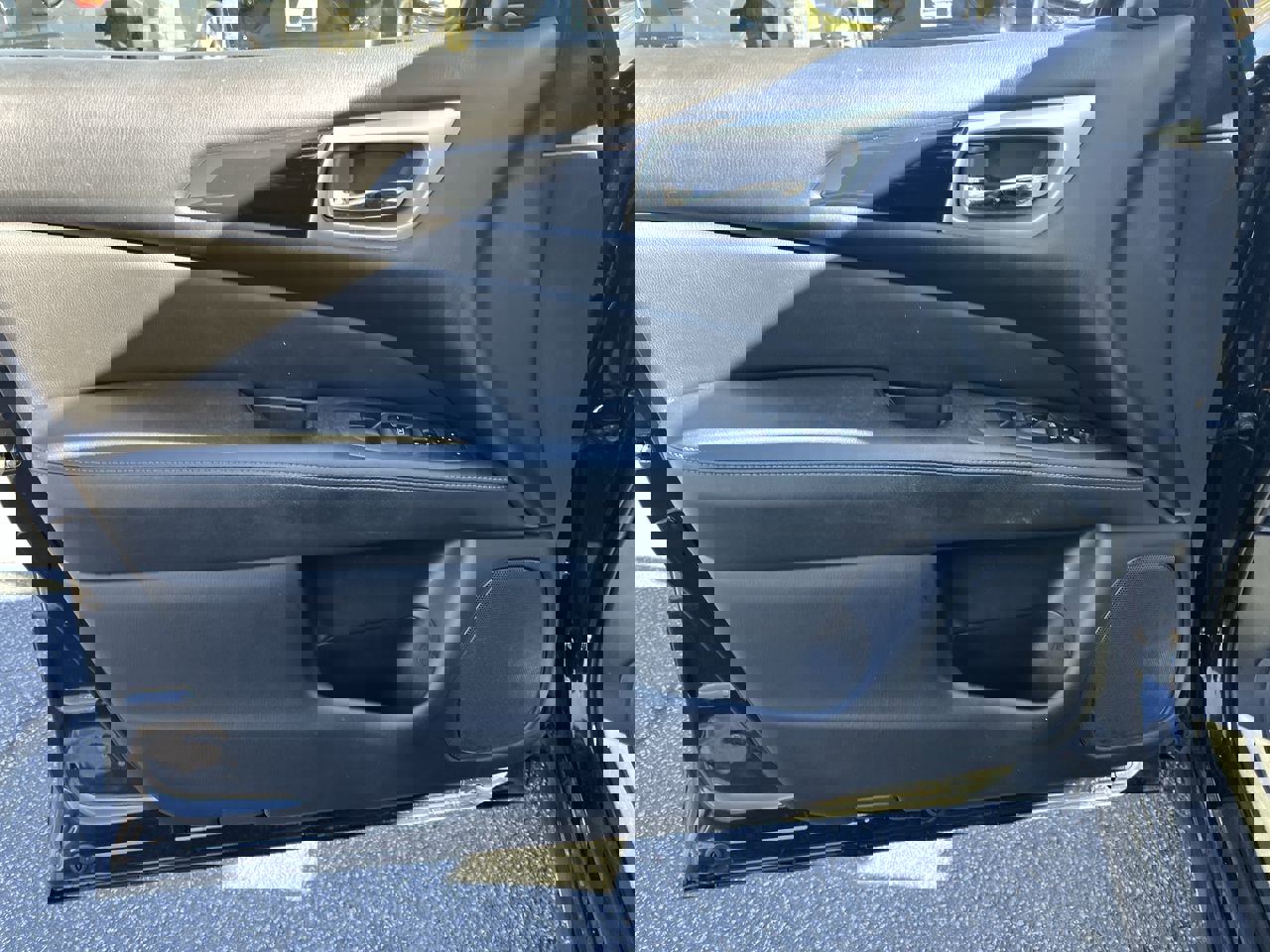 Used 2020 Nissan Pathfinder SV image 14