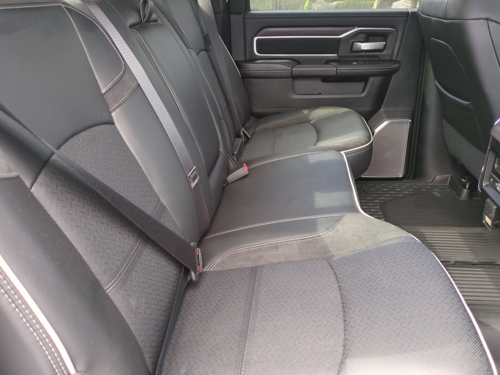 New 2026 RAM 2500 Laramie AWD/4WD image 18